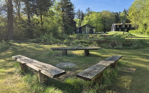 Aswarth - 50M to the Fjord: Blå, Busk, Sommerhus, Bunddække, Have, Estate, Skygge, Landscaping, Stuehus, Eco Hotel