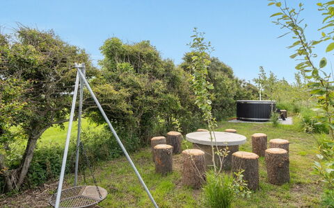 Imilie - 250M to the Fjord: Tag, Hus, Land Lot, Hjem, Sommerhus, Estate, Garden Bygninger, Skygge, Bjælkehytte, Landscaping