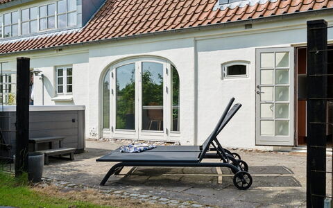 Malinda - 500M from the Sea: Lejlighed, Skygge, Altan, Stol, Hegn, Udendørs Møbler, Aluminium, Kunstgræs