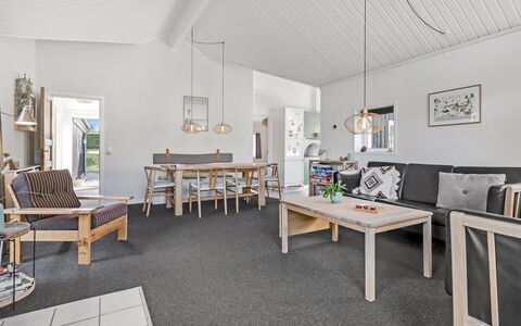 Kukka - 600M from the Sea: Møbel, Træ, Loft, Gulvbelægning, Indretning, Etage, Hjem, Stol, Stue, Couch