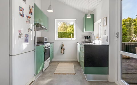 Kukka - 600M from the Sea: Større Bandage, Gulvbelægning, Køkken, Indretning, Loft, Køkken Apparat, Etage, Husholdningsapparat, Countertop, Cabinetry