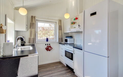 Rani - 800M from the Sea: Større Bandage, Træ, Køkken, Køkken Apparat, Loft, Indretning, Husholdningsapparat, Countertop, Hjem, Værelse