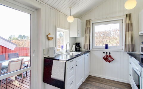 Rani - 800M from the Sea: Hjem, Hus, Sommerhus, Fryser, Sne, Hårdttræ, Tap, Vinter, Køkken, Planke