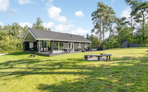 Adela - 1Km from the Sea: Tag, Hus, Land Lot, Hjem, Sommerhus, Estate, Garden Bygninger, Skygge, Bjælkehytte, Landscaping