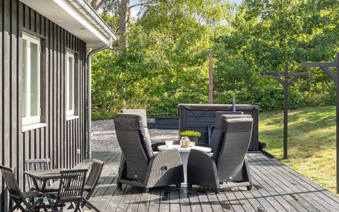 Adela - 1Km from the Sea: Tag, Hus, Land Lot, Hjem, Sommerhus, Estate, Garden Bygninger, Skygge, Bjælkehytte, Landscaping