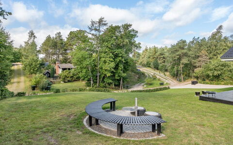 Adela - 1Km from the Sea: Tag, Hus, Land Lot, Hjem, Sommerhus, Estate, Garden Bygninger, Skygge, Bjælkehytte, Landscaping