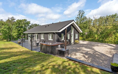 Adela - 1Km from the Sea: Tag, Hus, Land Lot, Hjem, Sommerhus, Estate, Garden Bygninger, Skygge, Bjælkehytte, Landscaping