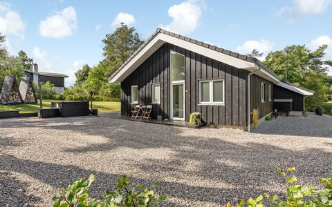 Adela - 1Km from the Sea: Tag, Hus, Land Lot, Hjem, Sommerhus, Estate, Garden Bygninger, Skygge, Bjælkehytte, Landscaping
