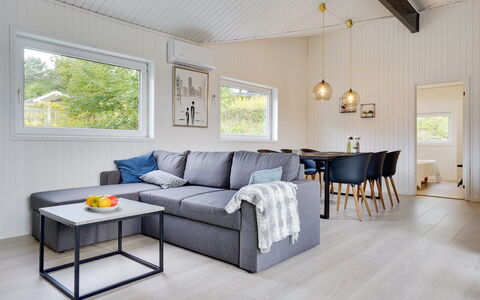 Bjarki - 800M from the Sea: Tag, Hus, Hjem, Sommerhus, Dør, Sidespor, Dæk, Veranda, Planke, Hårdttræ