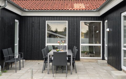 Bjarki - 800M from the Sea: Tag, Hus, Hjem, Sommerhus, Dør, Sidespor, Dæk, Veranda, Planke, Hårdttræ