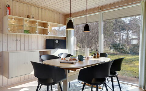 Gardis - 100M from the Sea: Tag, Hus, Hjem, Sommerhus, Sidespor, Estate, Indkørsel, Garden Bygninger, Gård, Skur