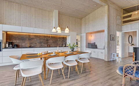 Ylvi - 250M from the Sea: Gulvbelægning, Indretning, Træ, Loft, Trægulve, Etage, Køkken & Spisebord, Møbel, Køkken, Hjem