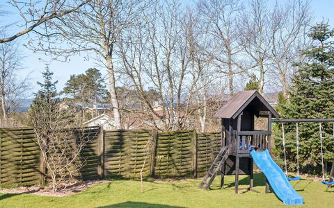 Ylvi - 250M from the Sea: Have, Lawn, Backyard, Gård, Skygge, Landscaping, Hegn, Legetøjsrutsjebane, Legepladsudstyr, Parkere