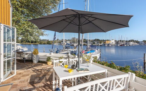 Goda - 5M from the Sea: Boligområde, Tag, Forstad, Indkørsel, Estate, Skorsten