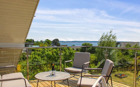 Rawald - 200M from the Sea: Hus, Hjem, Dør, Tag, Sommerhus, Estate, Have, Skygge, Sidespor, Gård