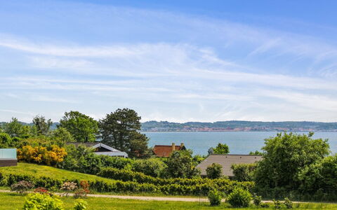 Rawald - 200M from the Sea: Hus, Hjem, Dør, Tag, Sommerhus, Estate, Have, Skygge, Sidespor, Gård