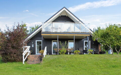 Rawald - 200M from the Sea: Hus, Hjem, Dør, Tag, Sommerhus, Estate, Have, Skygge, Sidespor, Gård