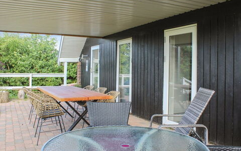 Rawald - 200M from the Sea: Hus, Hjem, Dør, Tag, Sommerhus, Estate, Have, Skygge, Sidespor, Gård