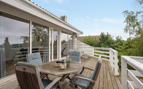 Frauke - 1Km from the Sea: Træ, Hjem, Veranda, Dæk, Hårdttræ, Tag, Bejdse, Trægulve, Eco Hotel