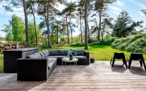 Sylva - 150M from the Sea: Tag, Hus, Hjem, Sommerhus, Sidespor, Estate, Indkørsel, Garden Bygninger, Gård, Skur