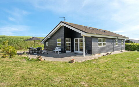 Bitha - 400M from the Sea: Tag, Hus, Land Lot, Hjem, Sommerhus, Estate, Garden Bygninger, Skygge, Bjælkehytte, Landscaping