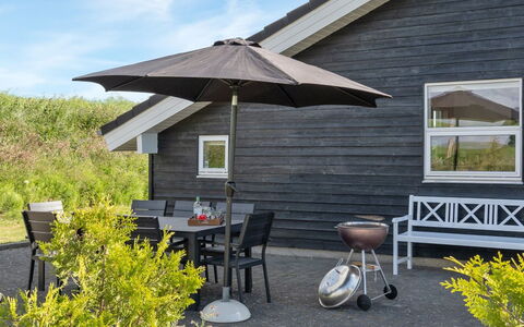 Bitha - 400M from the Sea: Tag, Hus, Land Lot, Hjem, Sommerhus, Estate, Garden Bygninger, Skygge, Bjælkehytte, Landscaping