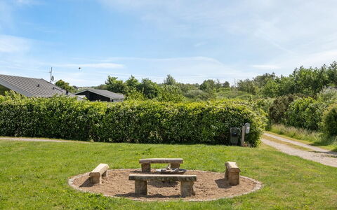 Bitha - 400M from the Sea: Tag, Hus, Land Lot, Hjem, Sommerhus, Estate, Garden Bygninger, Skygge, Bjælkehytte, Landscaping
