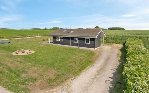 Bitha - 400M from the Sea: Tag, Hus, Land Lot, Hjem, Sommerhus, Estate, Garden Bygninger, Skygge, Bjælkehytte, Landscaping