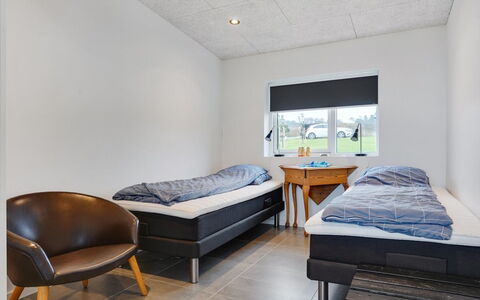 Anniina - 200M from the Sea: Etage, Gulvbelægning, Loft, Soveværelse, Indretning, Seng, Værelse, Bed Frame, Sengetøj