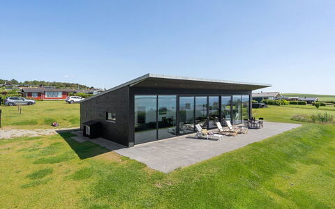Anniina - 200M from the Sea: Himmel, Land Lot, Skur