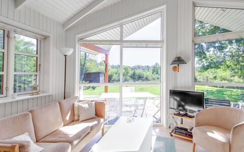 Nela - 300M from the Sea: Boligområde, Tag, Forstad, Indkørsel, Estate, Skorsten