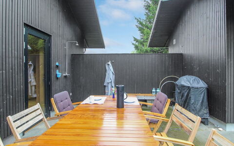 Rufina - 850M from the Sea: Køkken, Countertop, Køkken Apparat, Gulvbelægning, Cabinetry, Indretning, Større Bandage, Etage, Hjem, Møbel