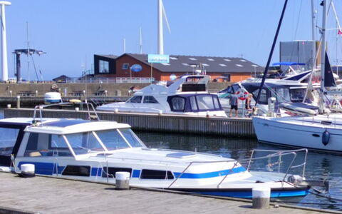 Line - 10M from the Sea: Sidespor, Dagslys