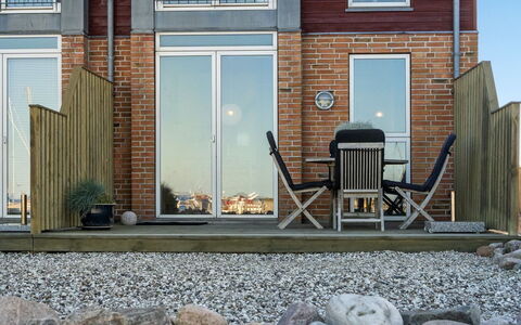 Line - 10M from the Sea: Hus, Tag, Hjem, Sommerhus, Skur, Garden Bygninger, Sidespor, Gård, Bjælkehytte, Hytte