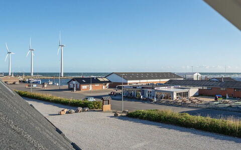 Line - 10M from the Sea: Hus, Tag, Hjem, Sommerhus, Skur, Garden Bygninger, Sidespor, Gård, Bjælkehytte, Hytte