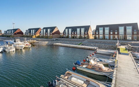 Line - 10M from the Sea: Hus, Tag, Hjem, Sommerhus, Skur, Garden Bygninger, Sidespor, Gård, Bjælkehytte, Hytte