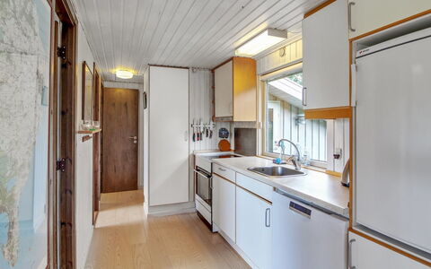 Ludewiga - 350M from the Sea: Træ, Gulvbelægning, Indretning, Loft, Countertop, Køkken, Etage, Større Bandage, Køkken Apparat, Cabinetry