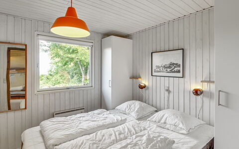 Ludewiga - 350M from the Sea: Væg, Træ, Soveværelse, Loft, Indretning, Hjem, Etage, Seng, Møbel, Dør