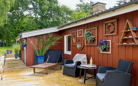 Reika - 1Km from the Sea: Træ, Bejdse, Møbel, Blomsterkrukke, Hårdttræ, Sommerhus, Stol, Have, Backyard, Dæk