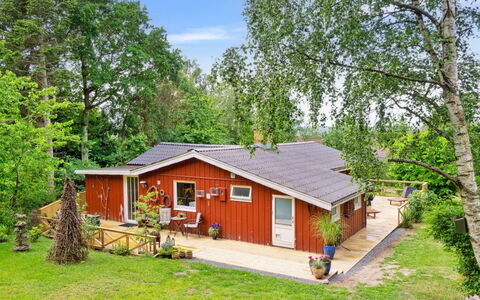 Reika - 1Km from the Sea: Hus, Sommerhus, Tag, Hjem, Garden Bygninger, Estate, Have, Stuehus, Lawn, Backyard