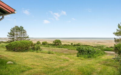 Elpida - 100M from the Sea