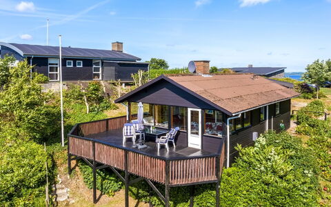 Imgert - 300M to the Fjord: Loft, Gulvbelægning, Indretning, Etage, Kompositmateriale, Møbel, Udvej, Hotel, Design, Dagslys