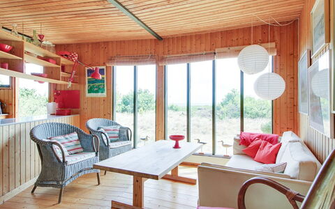 Bryndis - 300M from the Sea: 