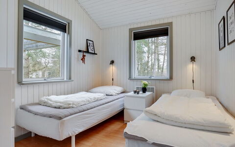 Aiden - 300M from the Sea: Hjem, Soveværelse, Seng, Fryser, Sengetøj, Bed Frame, Sne, Sengetøj, Vinter, Dagslys