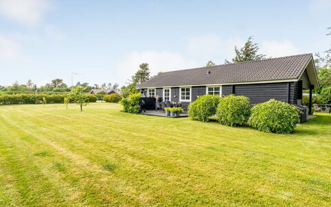 Christina - 300M to the Fjord: Hus, Tag, Hjem, Sommerhus, Skur, Garden Bygninger, Sidespor, Gård, Bjælkehytte, Hytte