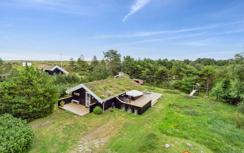 Alexi - 150M from the Sea: Boligområde, Busk, Hus, Hjem, Have, Estate, Skygge, Landscaping, Lawn