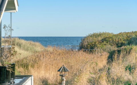 Annabell - 150M from the Sea: Boligområde, Tag, Forstad, Indkørsel, Estate, Skorsten