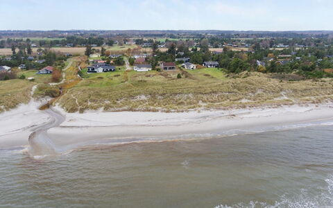 Annabell - 150M from the Sea: Boligområde, Tag, Forstad, Indkørsel, Estate, Skorsten