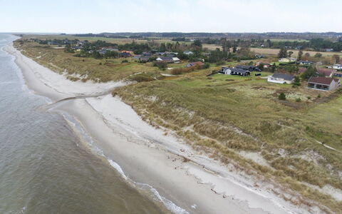 Annabell - 150M from the Sea: Boligområde, Tag, Forstad, Indkørsel, Estate, Skorsten