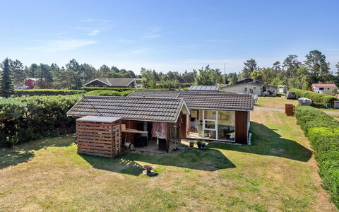Skaghe - 200M from the Sea: Græs, Hus, Tag, Boligområde, Hjem, Sommerhus, Landdistrikt, Have, Lawn, Backyard